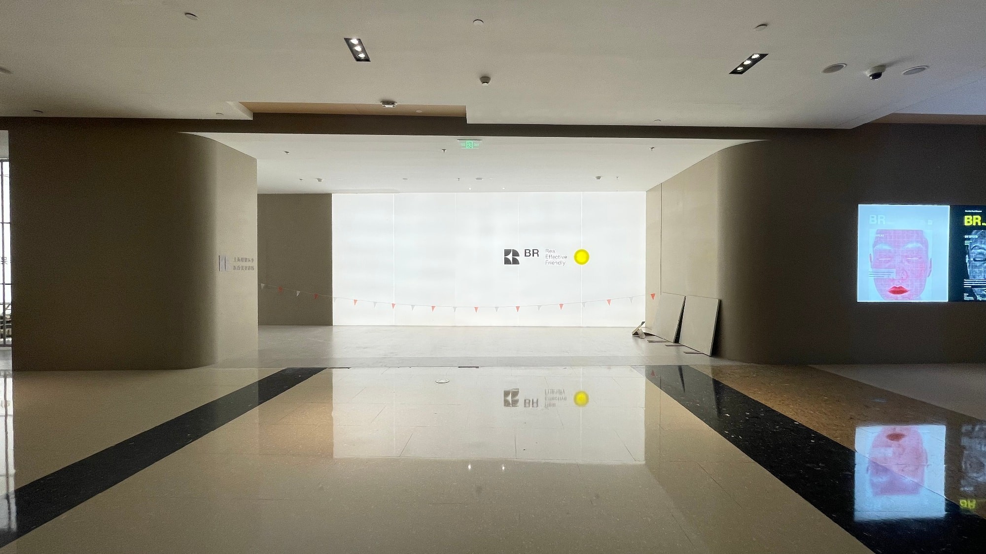 BR identification on the lobby wall during site follow-up, viewed from the public entrance.